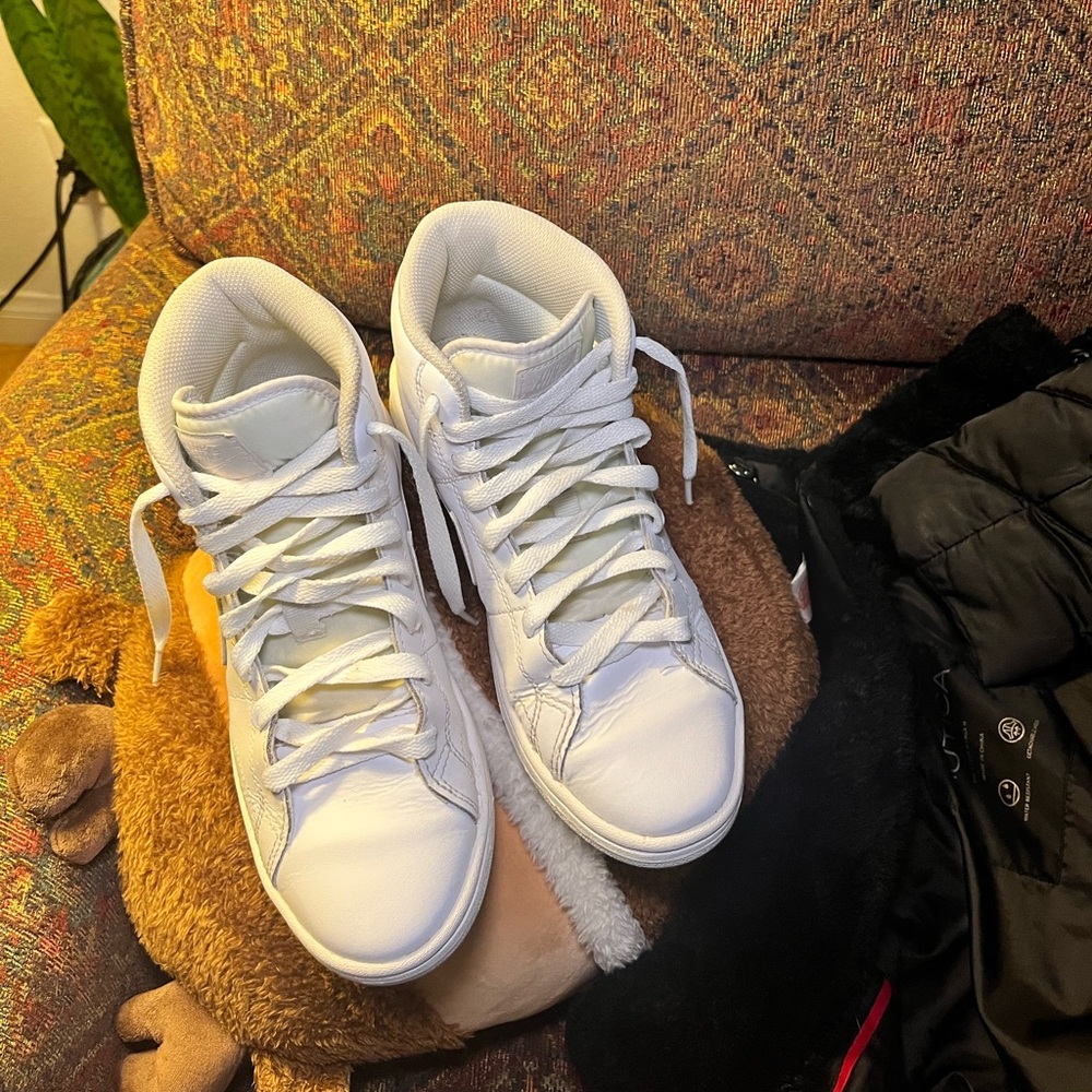 Nike Women  Court Royale 2 MidWhite Casual Shoes Sneakers Size 6